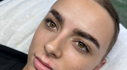 Perfectly shaped brows at Aura Aesthetics in Thornlands, Queensland, AU.