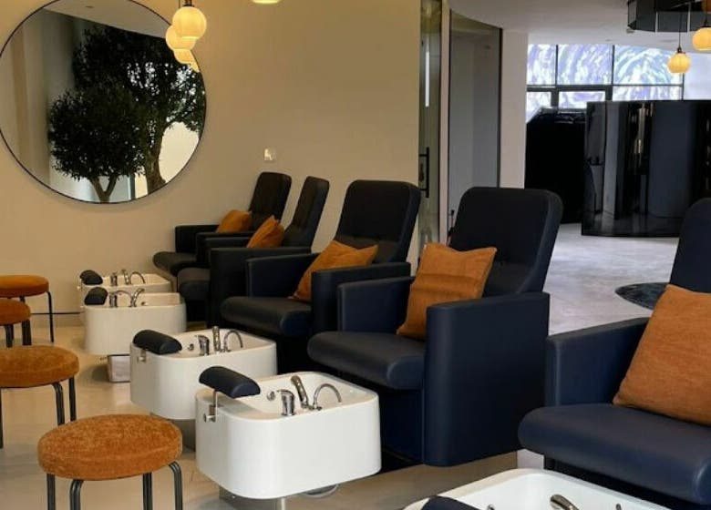 Luxurious pedicure lounge at نورسين سبا - الملك فيصل, Distract, Riyadh Province, SA with elegant seating.