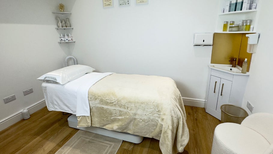 Imagen 1 de Beauty Clinic/ Massage/ Facials