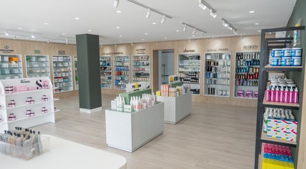 The Beauty Experts image 3