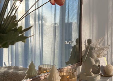 Tranquil beauty decor and candles at Face Lane, Castlereagh, New South Wales, AU, enhancing relaxation.