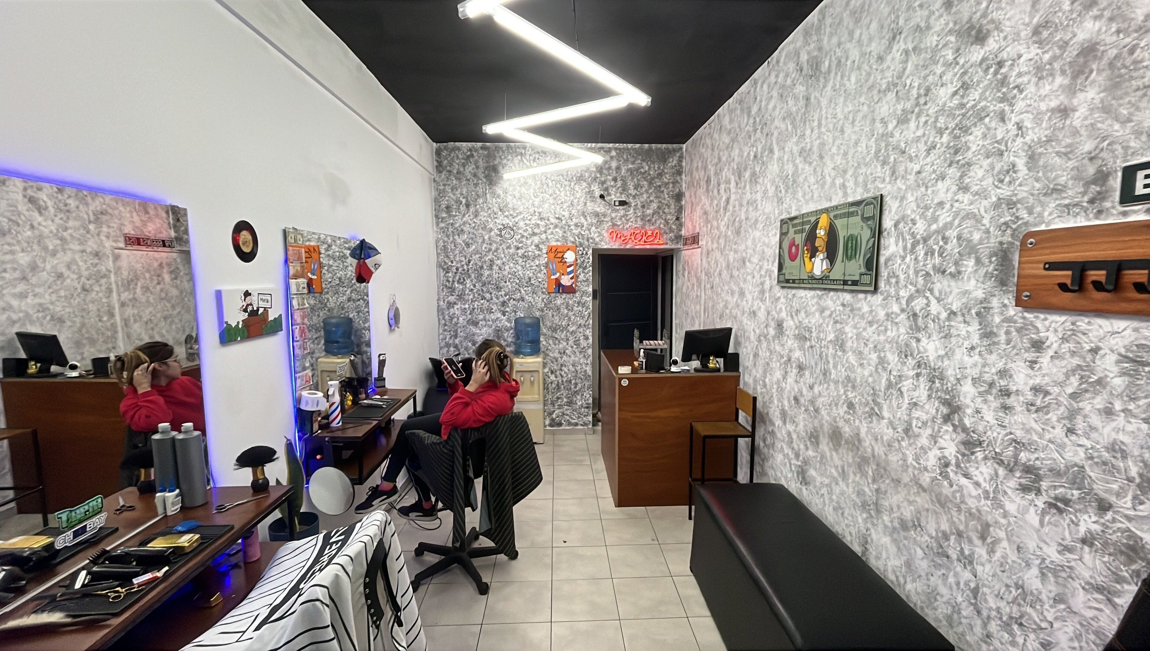 Interior moderno de Maciel Barberia en Bernal Oeste, Provincia De Buenos Aires, AR con decoración única.