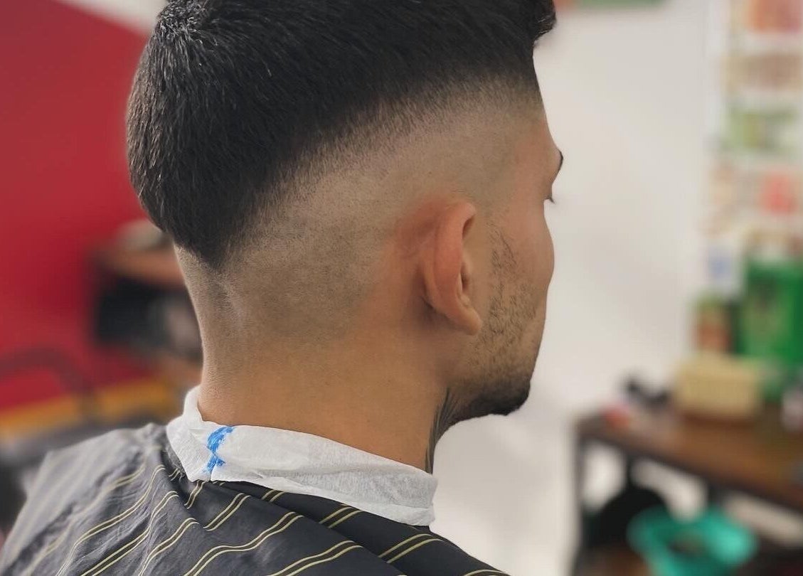 Corte de cabello moderno en Maciel Barberia, Bernal Oeste, Provincia De Buenos Aires, AR.