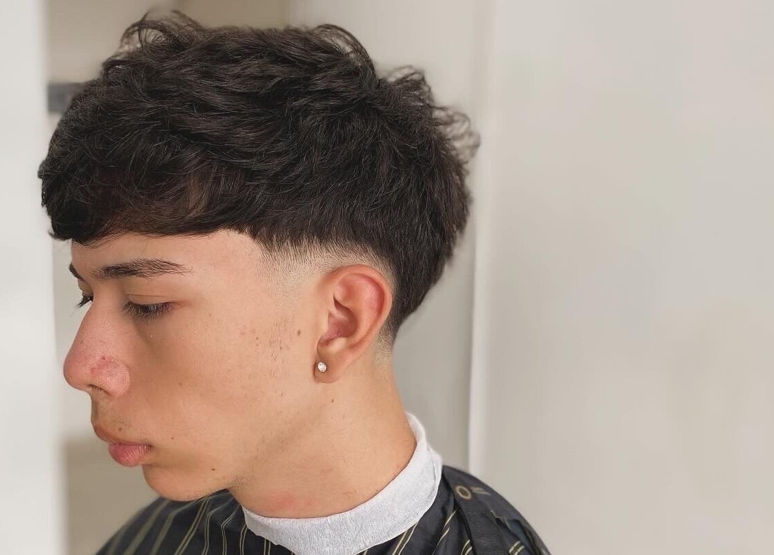 Corte moderno en Maciel Barberia, Bernal Oeste, Provincia De Buenos Aires, AR. Estilo fresco y juvenil.