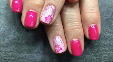 Topaz Nails and Beauty