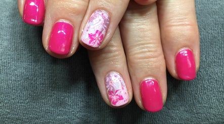 Topaz Nails and Beauty image 2