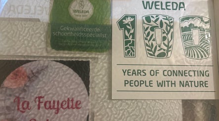 Weleda en LaFayette Salon certificeringen bij ingang op Heerlen, Limburg, NL.