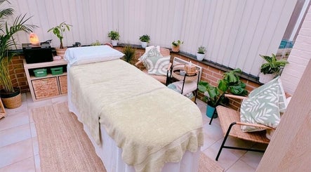 Lvt Holistics
