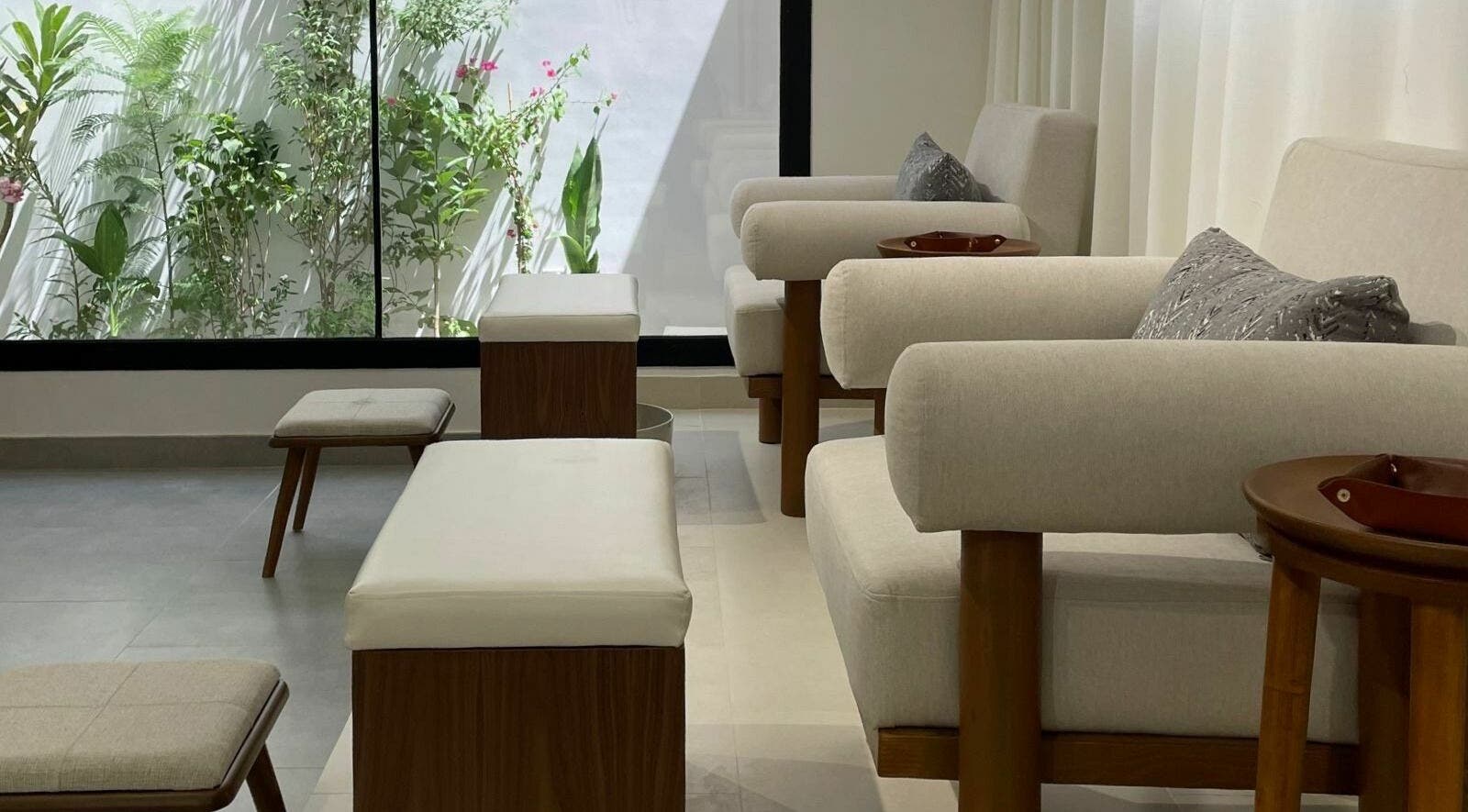 Relaxing seating area at Ling Spa I لنق سبا in Riyadh, Riyadh Province, SA with soothing greenery view.