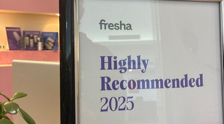 Highly Recommended 2025 award displayed at Bella N Bas Beauty, Armadale, Western Australia, AU.