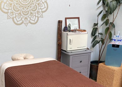 Tranquil massage room at Dana Jayne, Cmt in Oakland, California, US, with a calm ambiance and soothing decor.