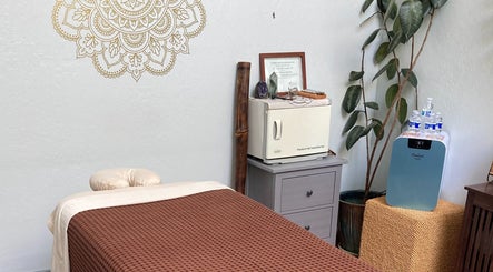 Tranquil massage room at Dana Jayne, Cmt in Oakland, California, US, with a calm ambiance and soothing decor.