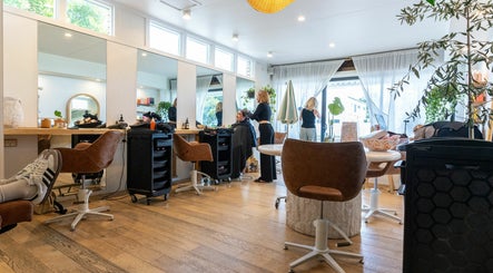 Salon Jones, bild 3