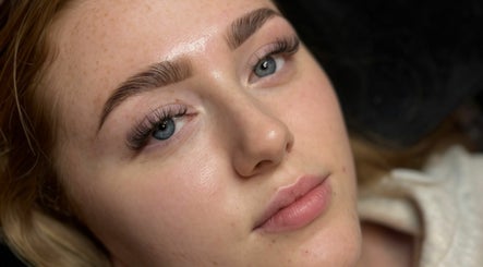 Imagen 2 de Luxe Brows by Lauren Marie