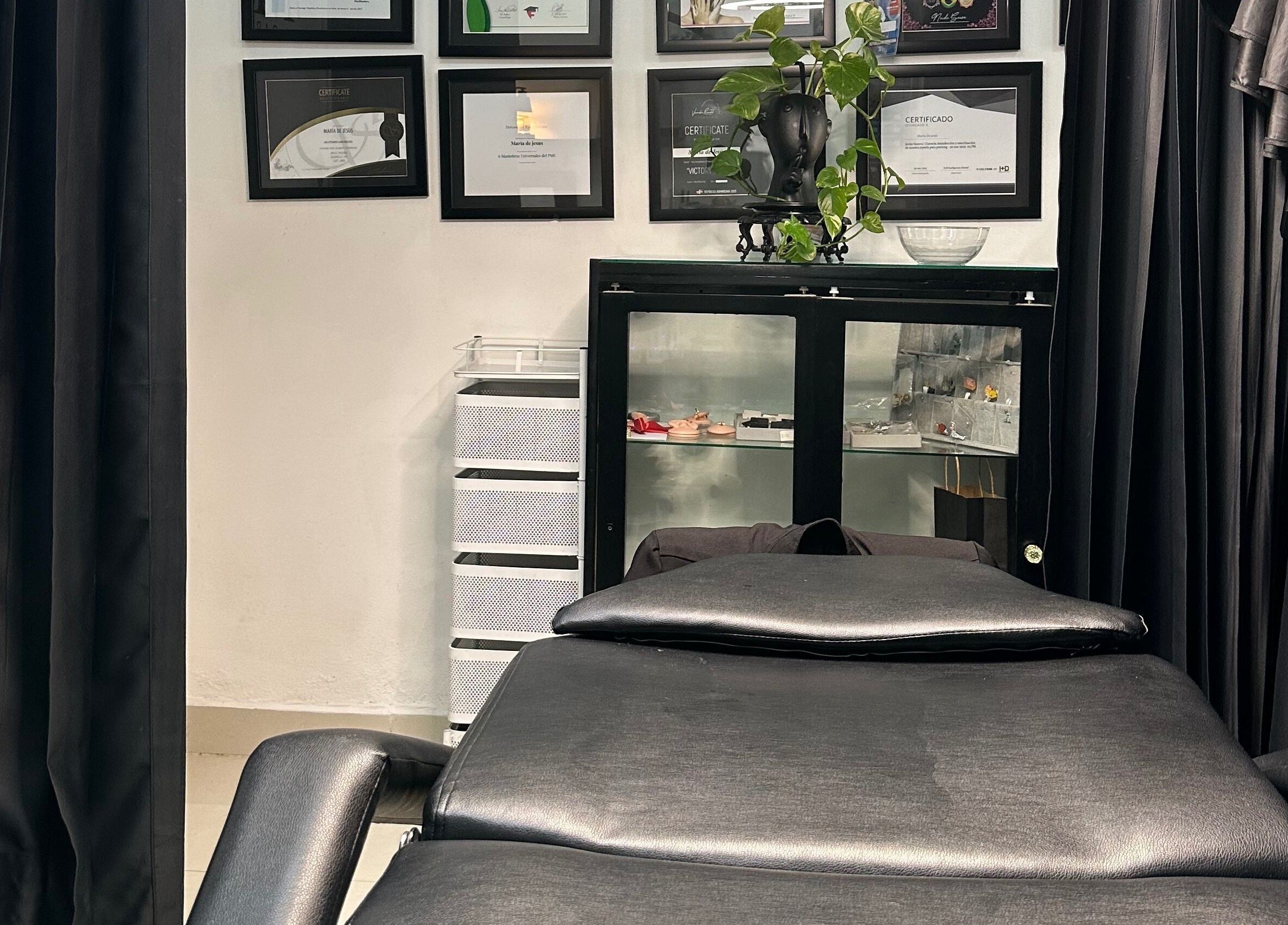 Sala de tratamiento en La Cabina de María, La Vega, La Vega, DO con decoración elegante y moderna.