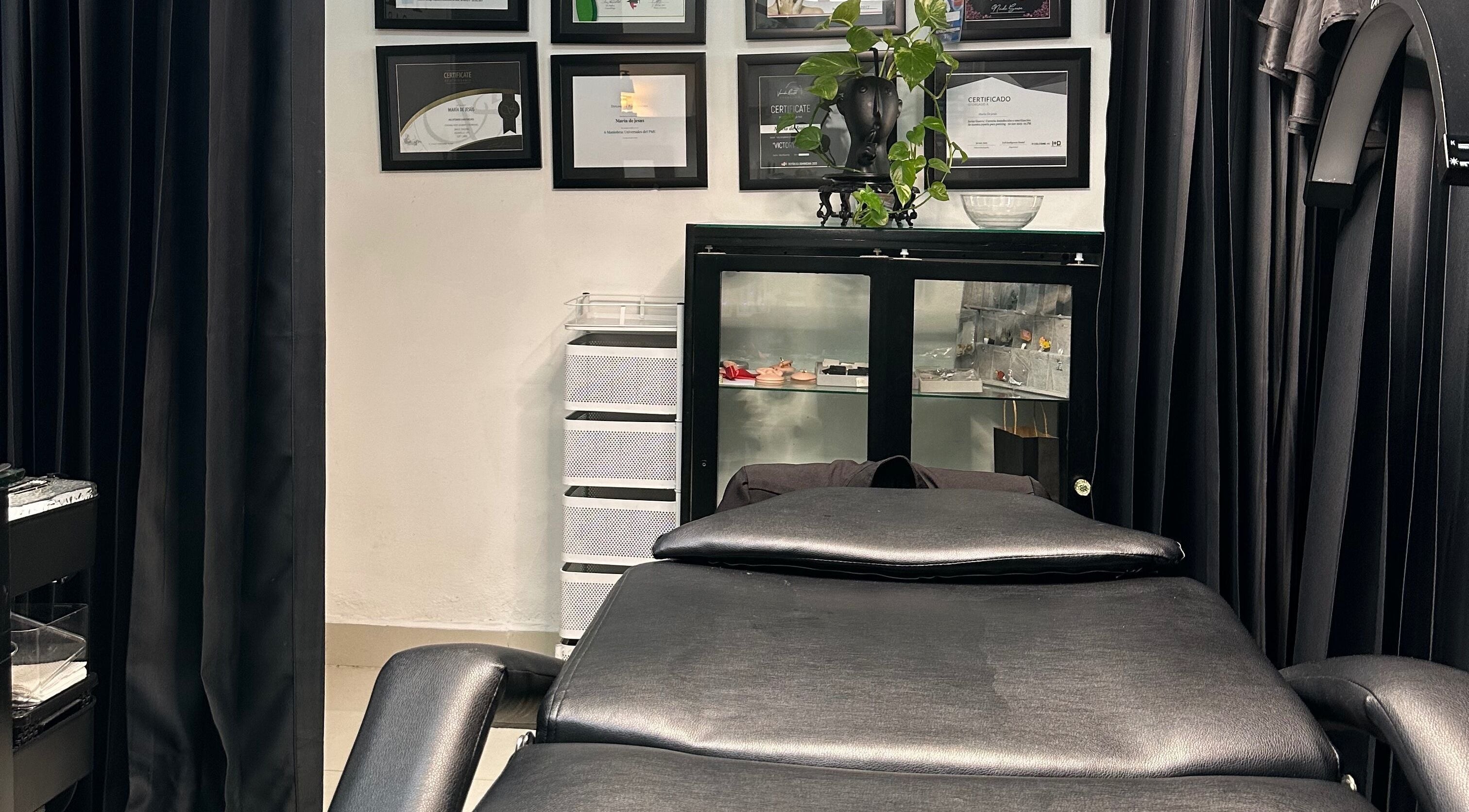 Sala de tratamiento en La Cabina de María, La Vega, La Vega, DO con decoración elegante y moderna.