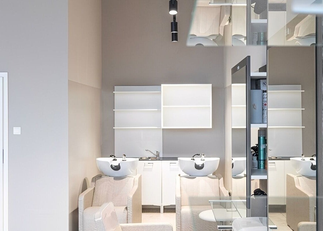 Модерен интериор на Good Vibes, салон в София, Софийска област, BG.