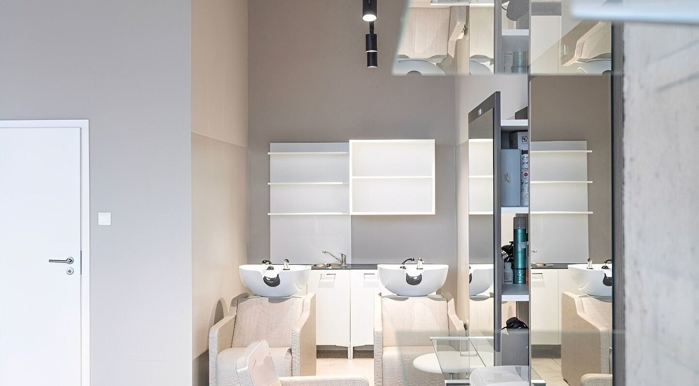 Модерен интериор на Good Vibes, салон в София, Софийска област, BG.