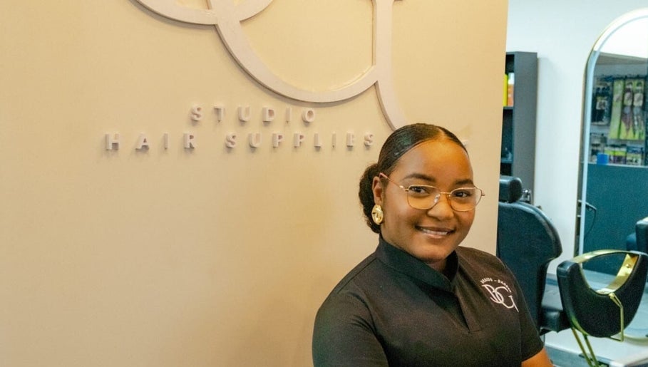 Friendly stylist at GB Studio & Hairsupplies in Kralendijk, Bonaire, BQ showcasing chic salon ambiance.