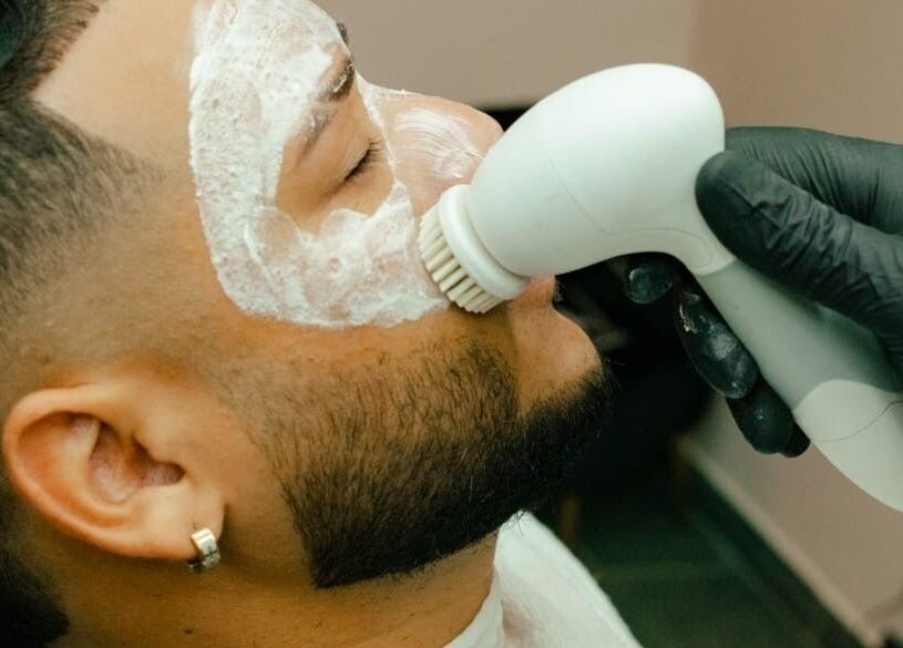 Facial treatment at GB Studio & Hairsupplies, Kralendijk, Bonaire, BQ, enhancing skin with precision.