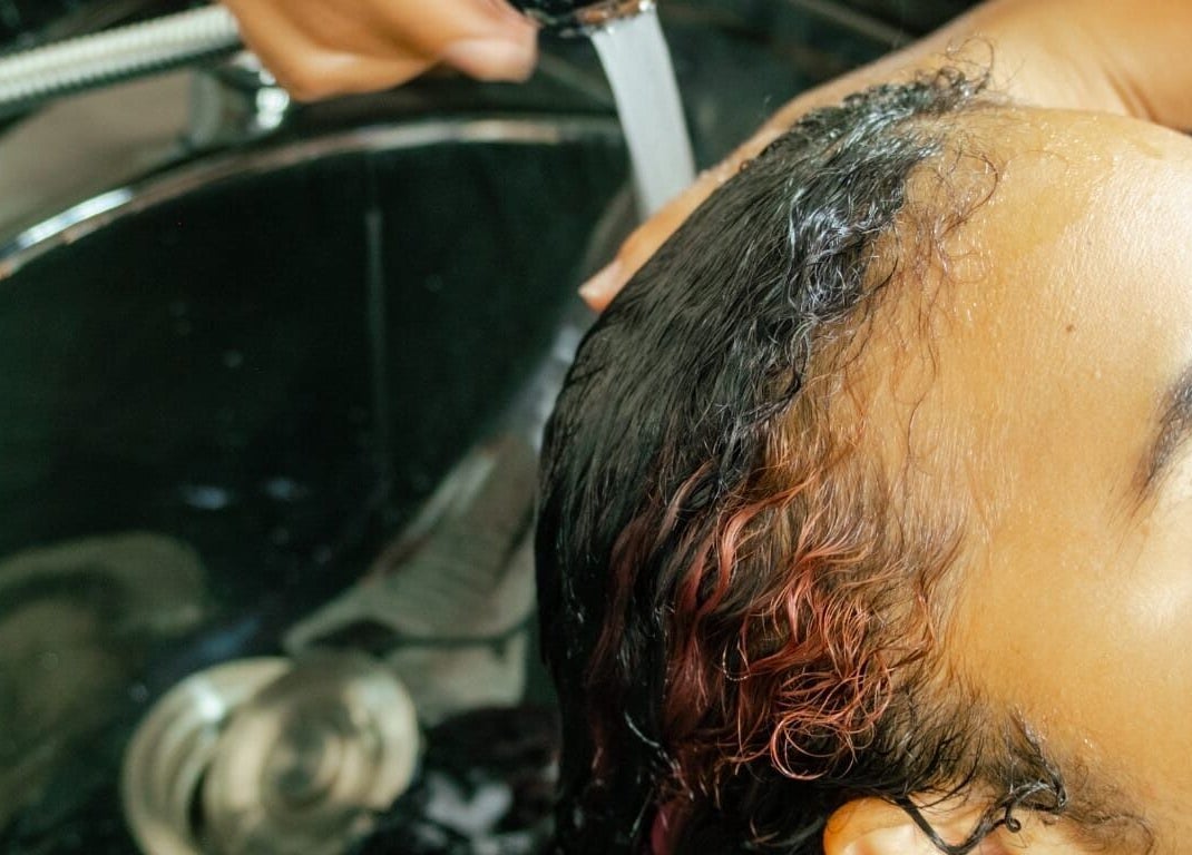 Hair washing at GB Studio & Hairsupplies, Kralendijk, Bonaire, BQ; a relaxing salon experience.