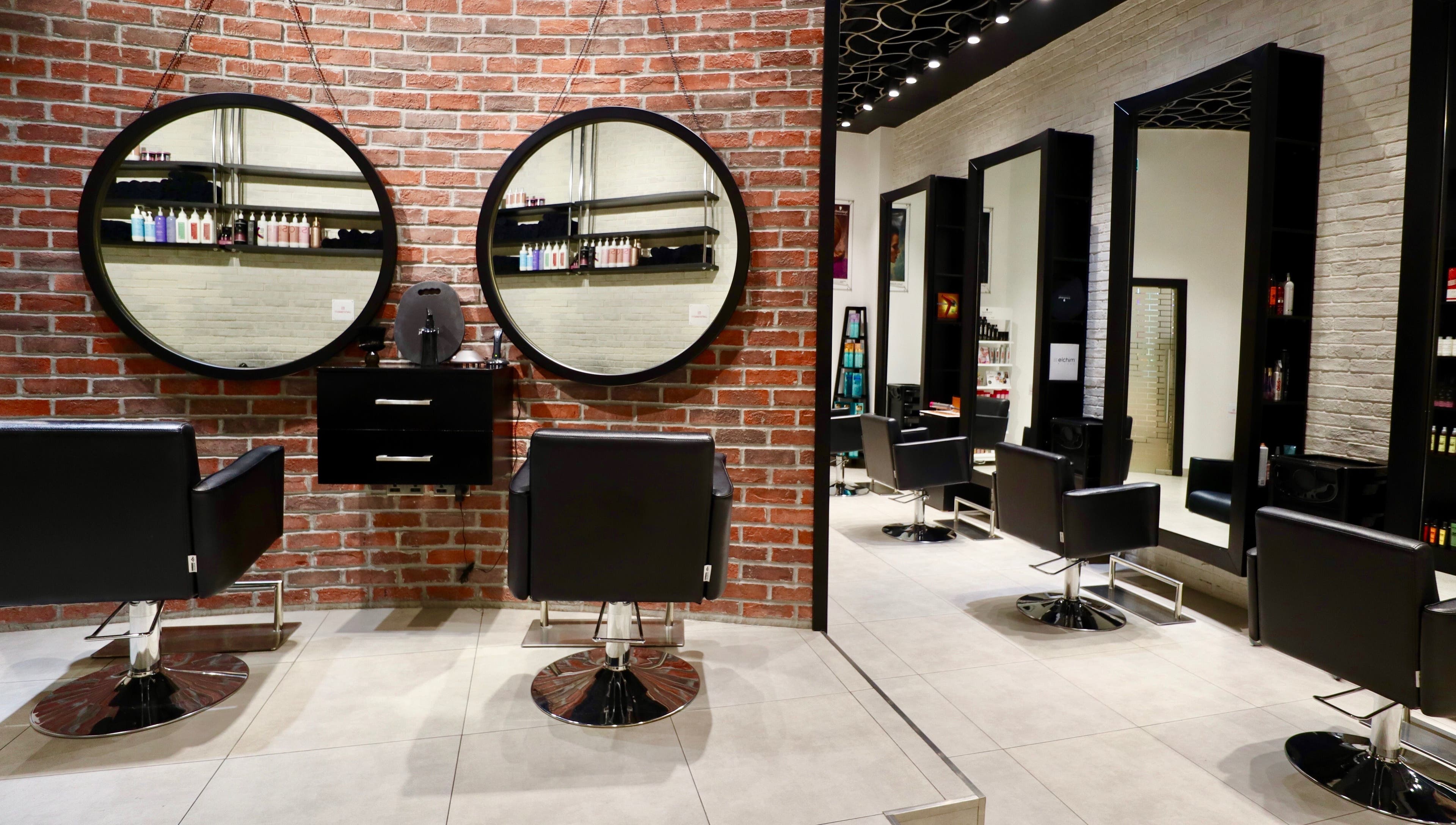 Modern salon chairs and mirrors at Tito & Tuthill Ladies Salon, Dubai, AE providing a stylish beauty experience.