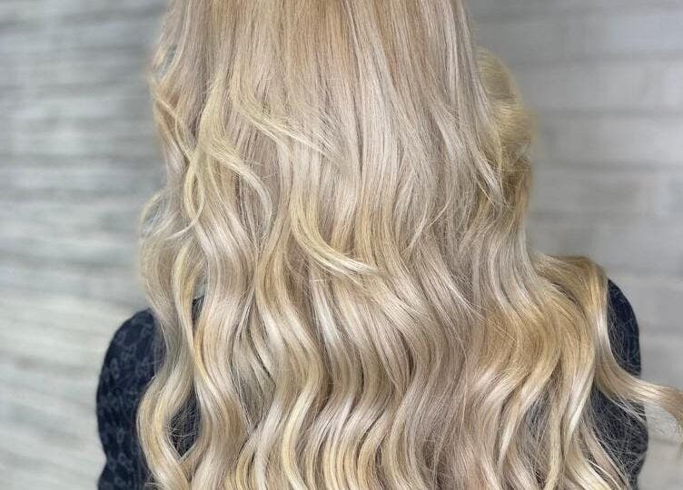 Blonde wavy hairstyle at Tito & Tuthill Ladies Salon, Dubai, AE. Elegant and chic hair design.