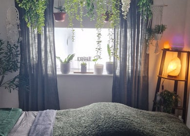 Soothing therapy room at Wellbeing with Jaydene at Jaydene’s Home, York, England, GB with warm lighting and plants.