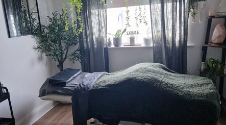 Tranquil therapy room at Wellbeing with Jaydene at Jaydene’s Home, York, England, GB with cozy massage bed.