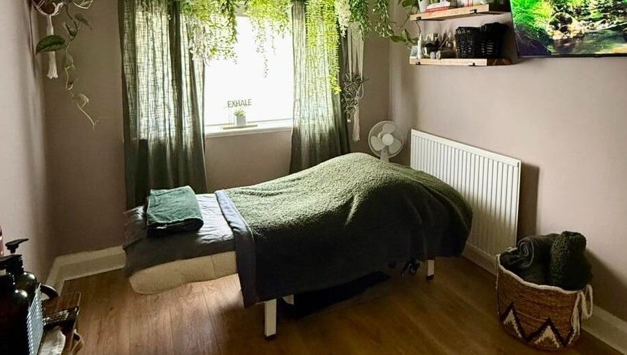 Calming therapy room at Wellbeing with Jaydene at Jaydene’s Home, York, England, GB with soothing greenery.
