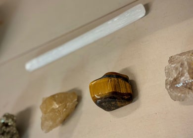 Healing crystals on display at Giovana Victoria Lash Studio, Lisboa, Lisboa, PT.