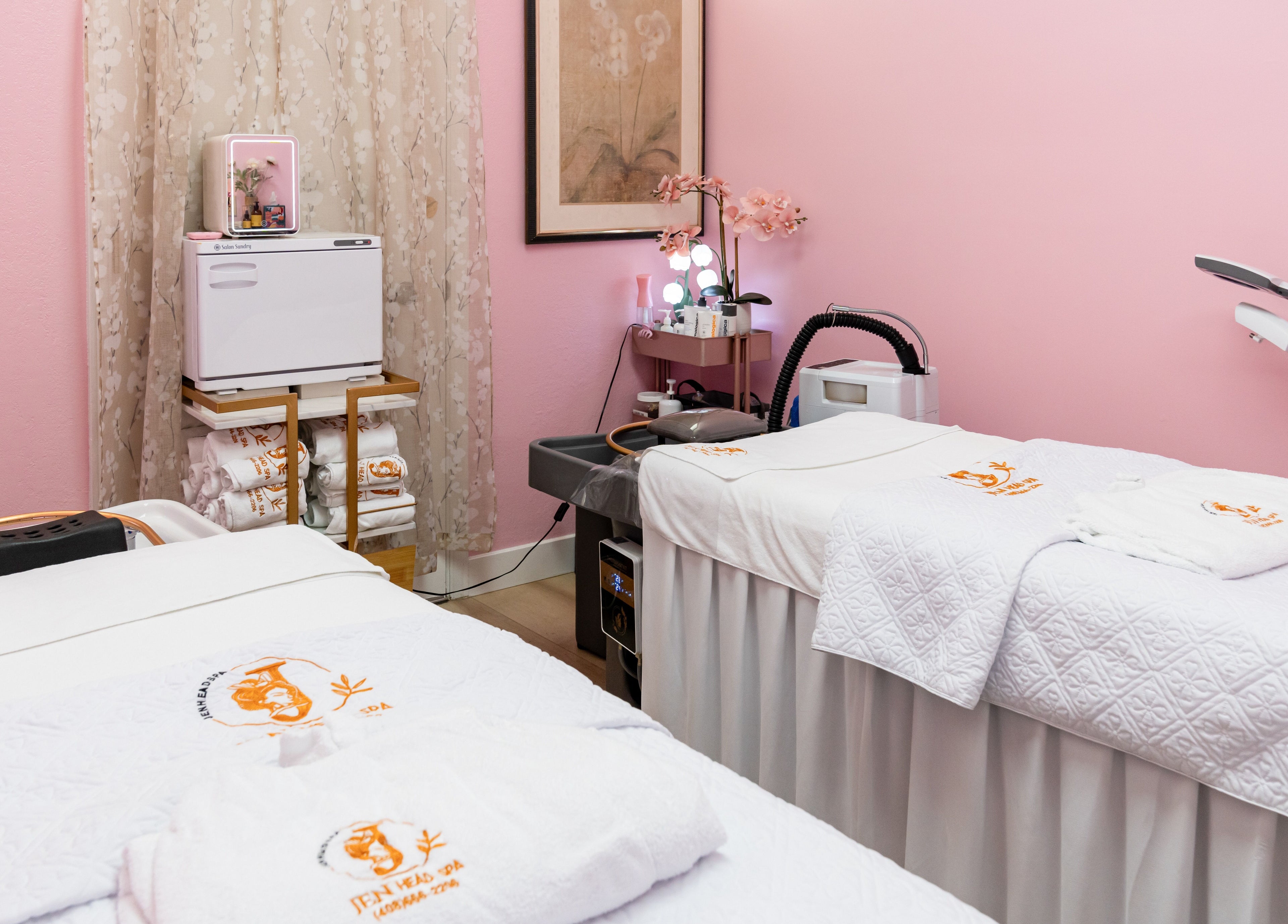 Relaxing treatment room at Jen Head Spa in San Jose, California, US, featuring cozy beds and soft pink decor.