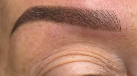 Brows Victoria Fuentes image 3