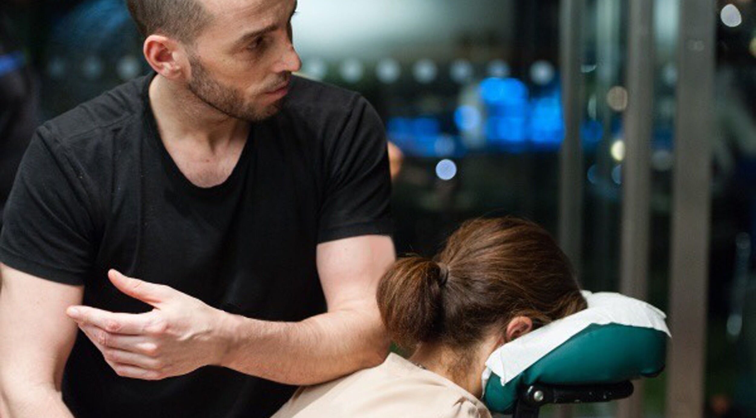 Therapist provides relaxing massage at Hammersith Huddle, GB. Perfect for stress relief and wellness.