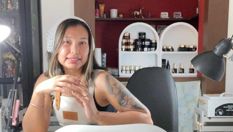 Artiste ongles au Fj Nail Art Studio, Bellerive-sur-Allier, Auvergne-Rhône-Alpes, FR, accueillante et créative.