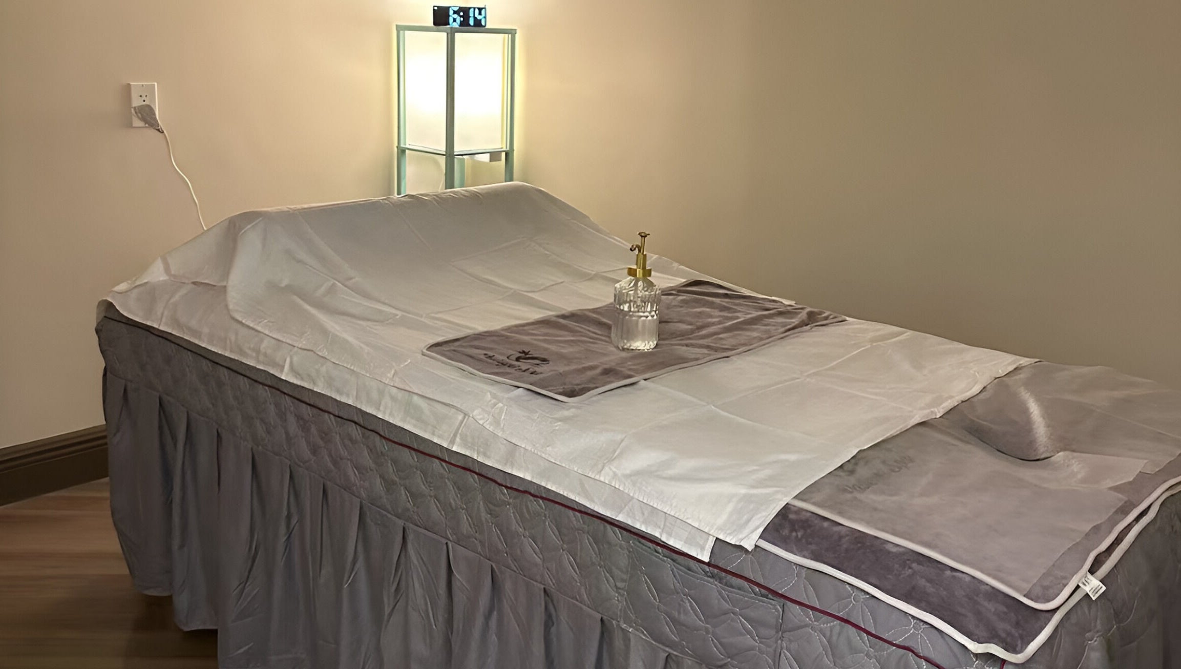 Relaxing massage table at Pattaya Spa, Pembroke Pines, Florida, US. Experience ultimate tranquility.