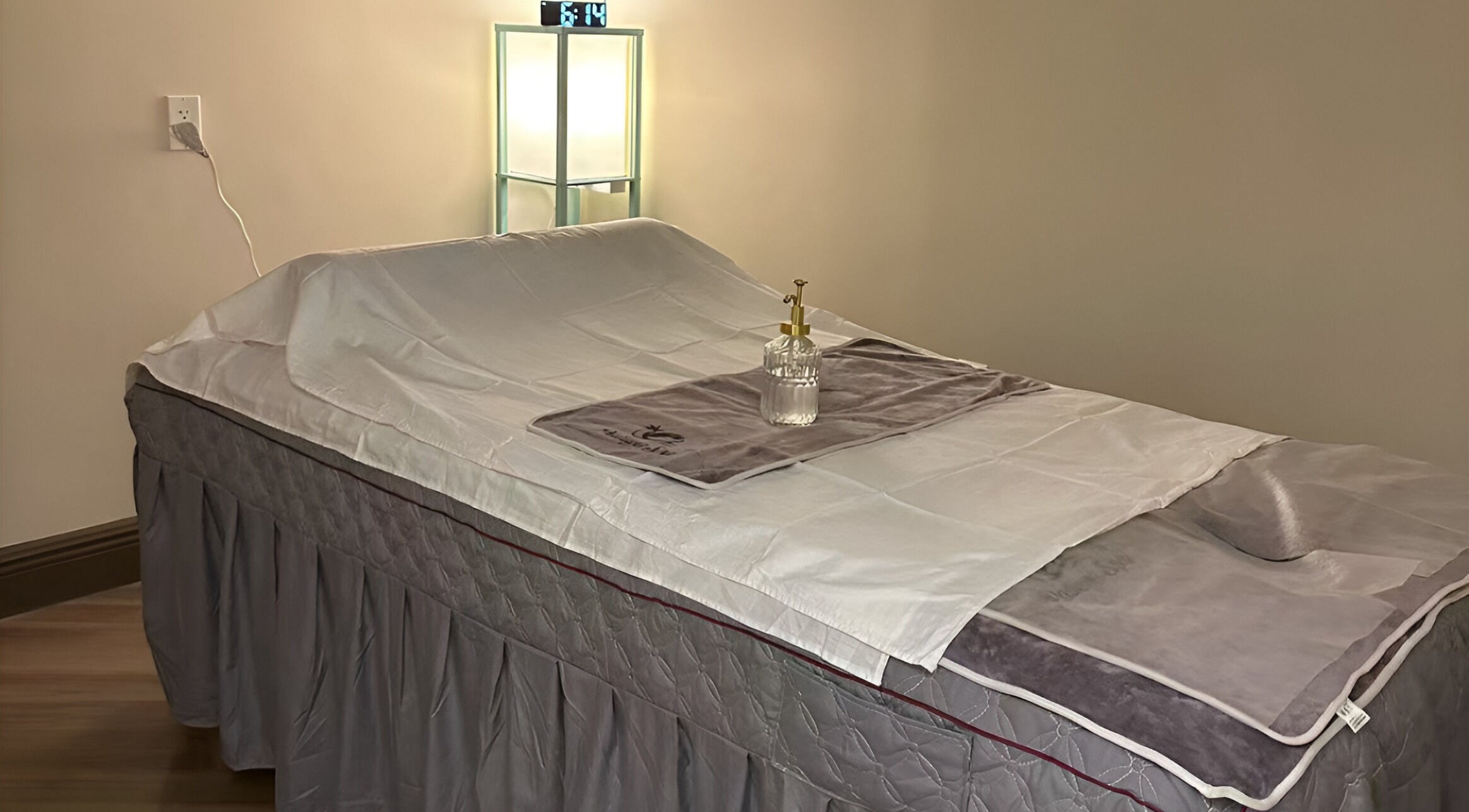 Relaxing massage table at Pattaya Spa, Pembroke Pines, Florida, US. Experience ultimate tranquility.