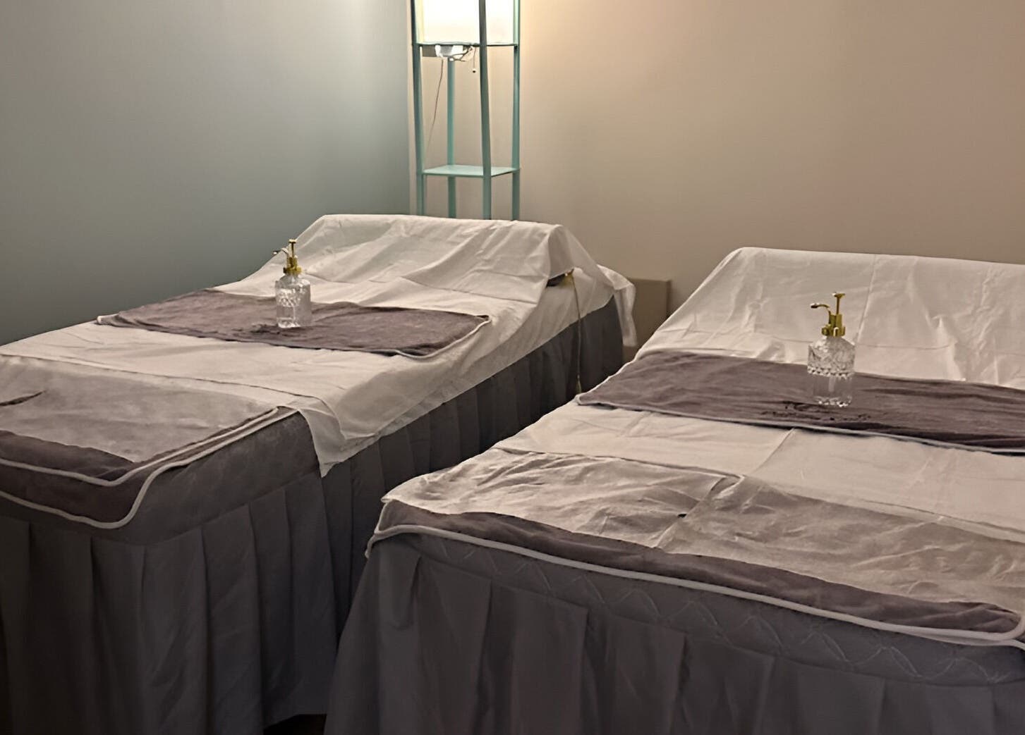 Relaxing massage beds at Pattaya Spa in Pembroke Pines, Florida, US offering a tranquil wellness experience.