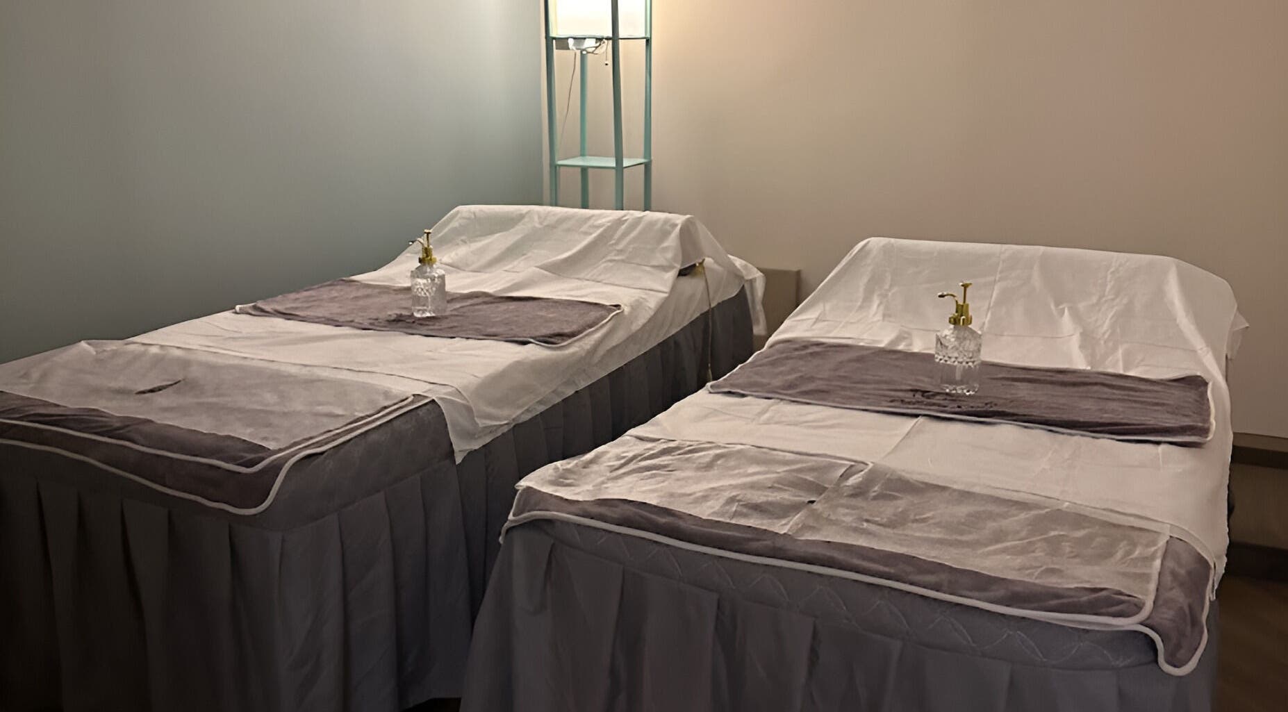 Relaxing massage beds at Pattaya Spa in Pembroke Pines, Florida, US offering a tranquil wellness experience.