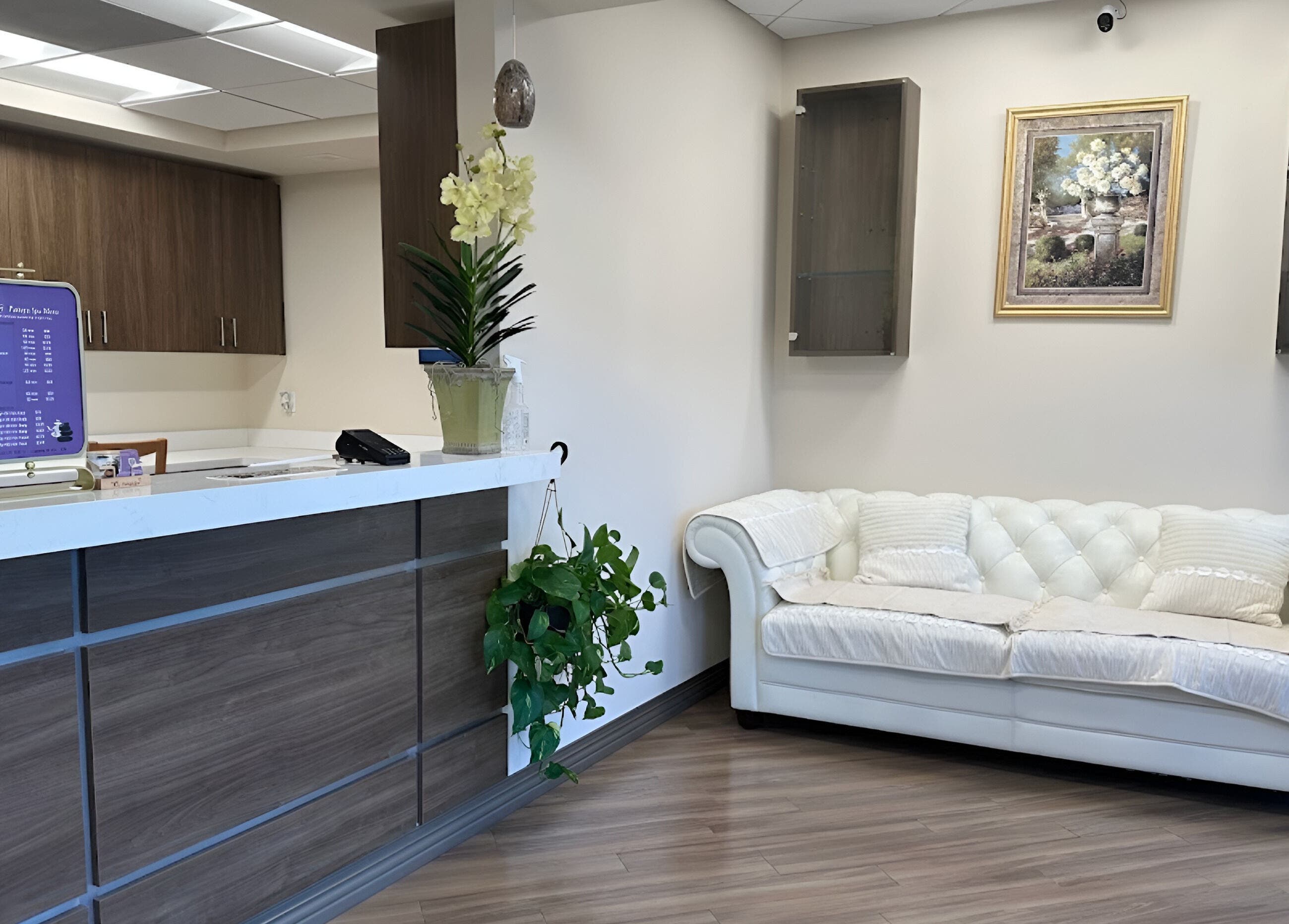 Relaxing lounge area at Pattaya Spa, Pembroke Pines, Florida, US featuring a white sofa and elegant decor.