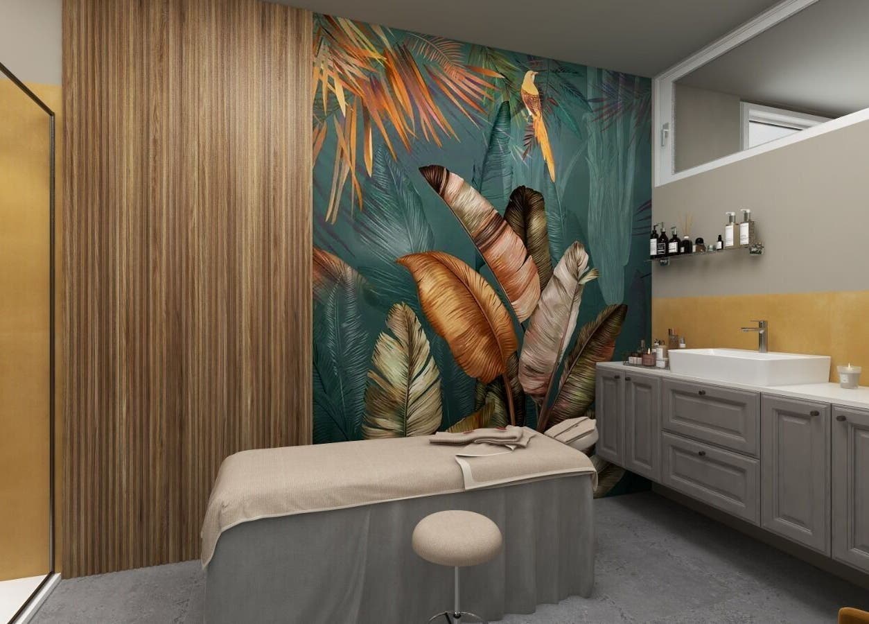 Sala trattamenti Lash Lab Beauty Concept a Reggio Emilia, decorata con un murale tropicale.