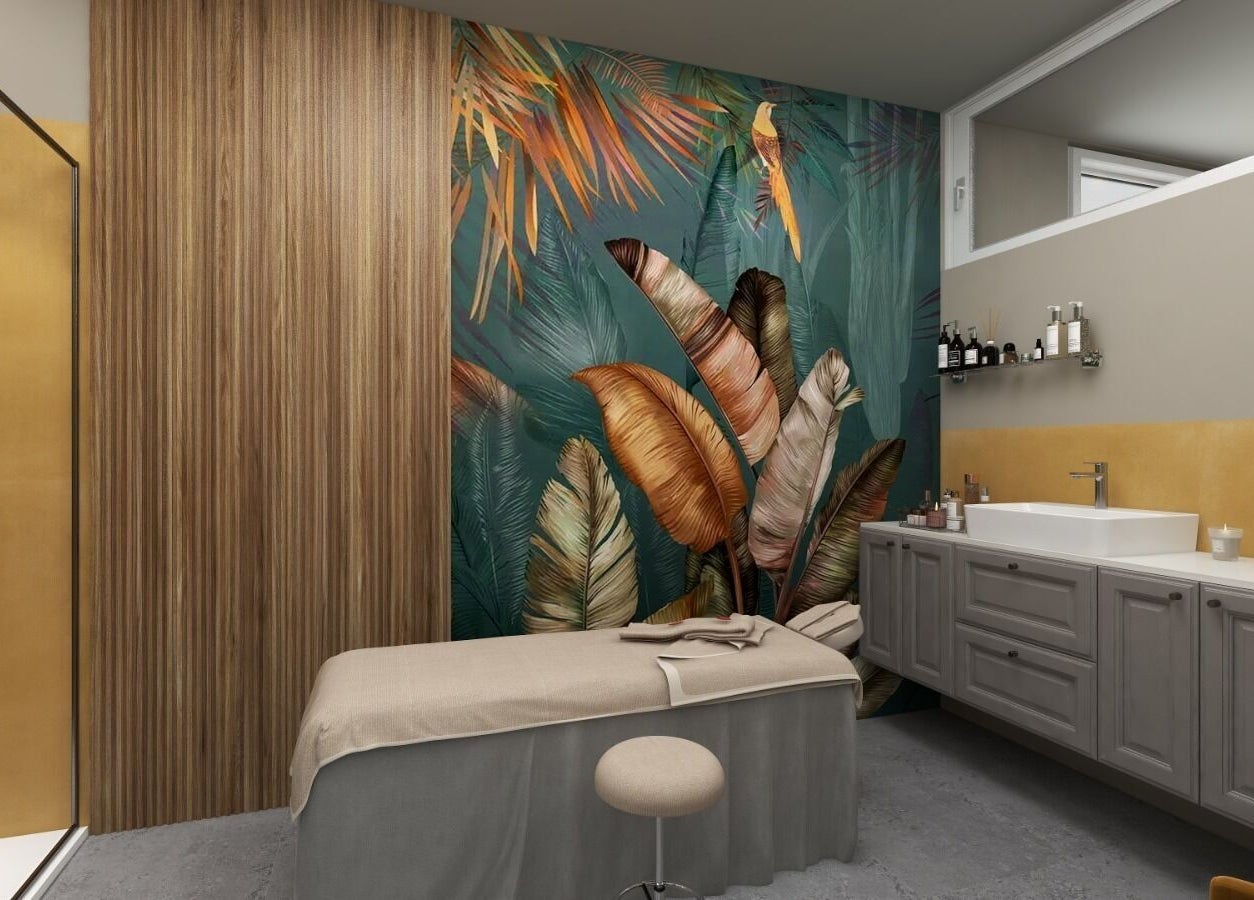 Sala trattamenti Lash Lab Beauty Concept a Reggio Emilia, decorata con un murale tropicale.