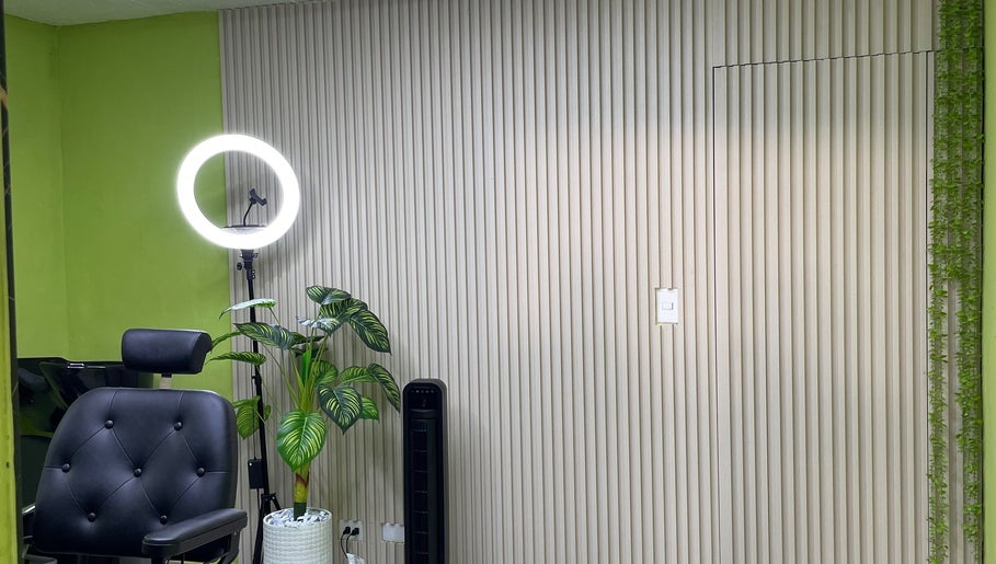 H Barber Cuts, bilde 1