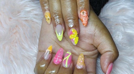 Kharmed Nails