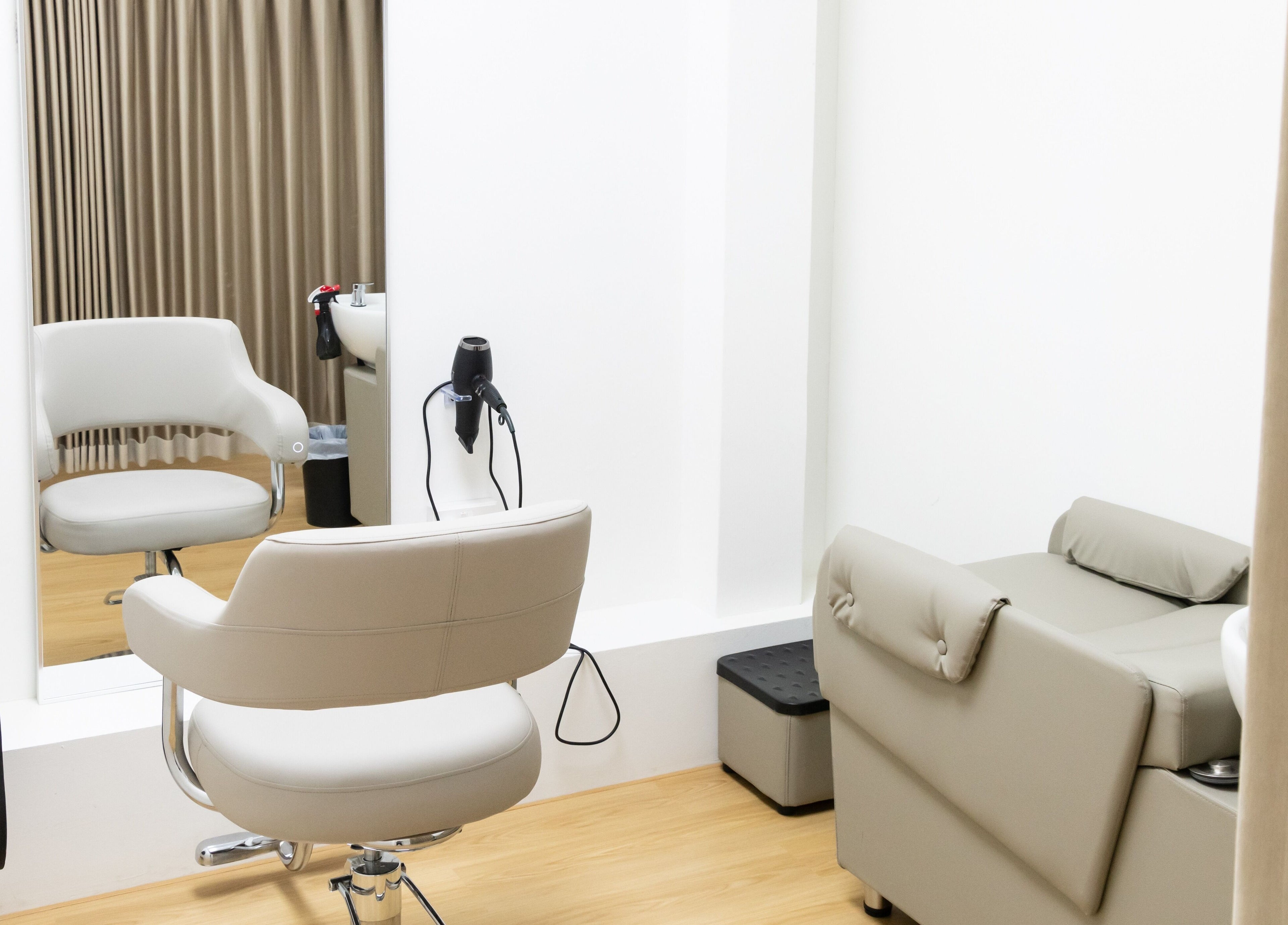 Modern styling chair and mirror at M.Y Refresh HairLab, Singapore, SG, offering a relaxing hair experience.