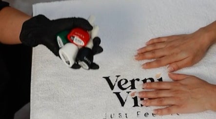 Vernis Vibes Home Spa image 2