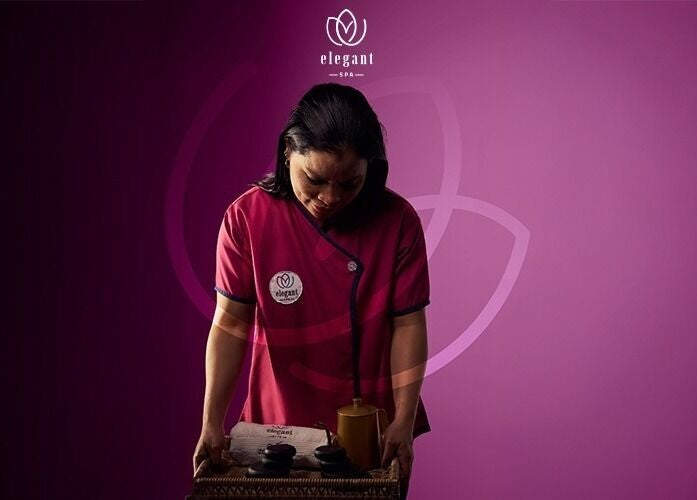 معالجة تقدم خدمة في Elegant Spa | ايلقنت سبا للخدمات المنزلية، الرياض، منطقة الرياض، السعودية.