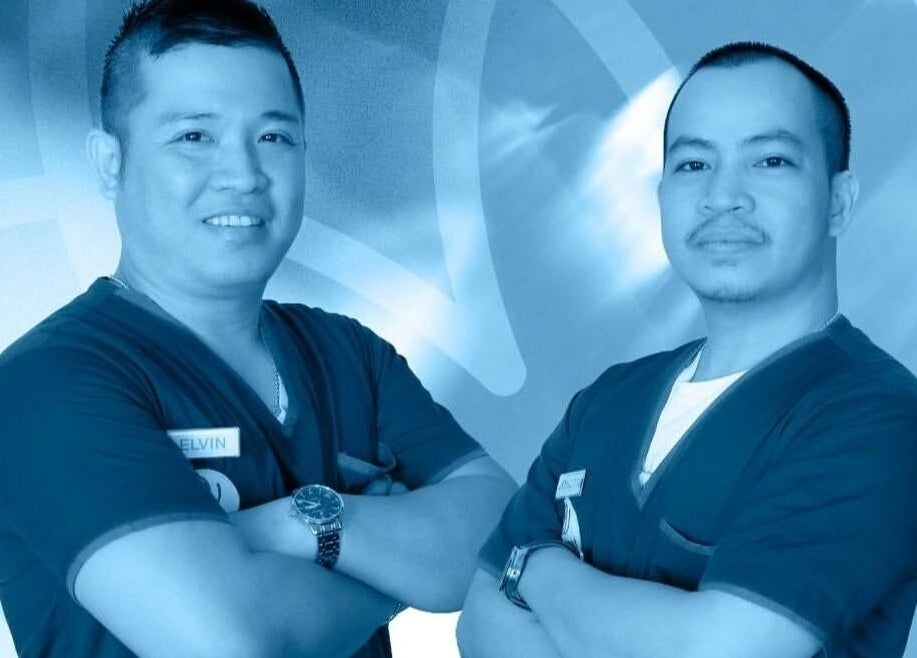 موظفين محترفين في Elegant Spa | ايلقنت سبا للخدمات المنزلية، الرياض، منطقة الرياض، يلتقيان بابتسامة.