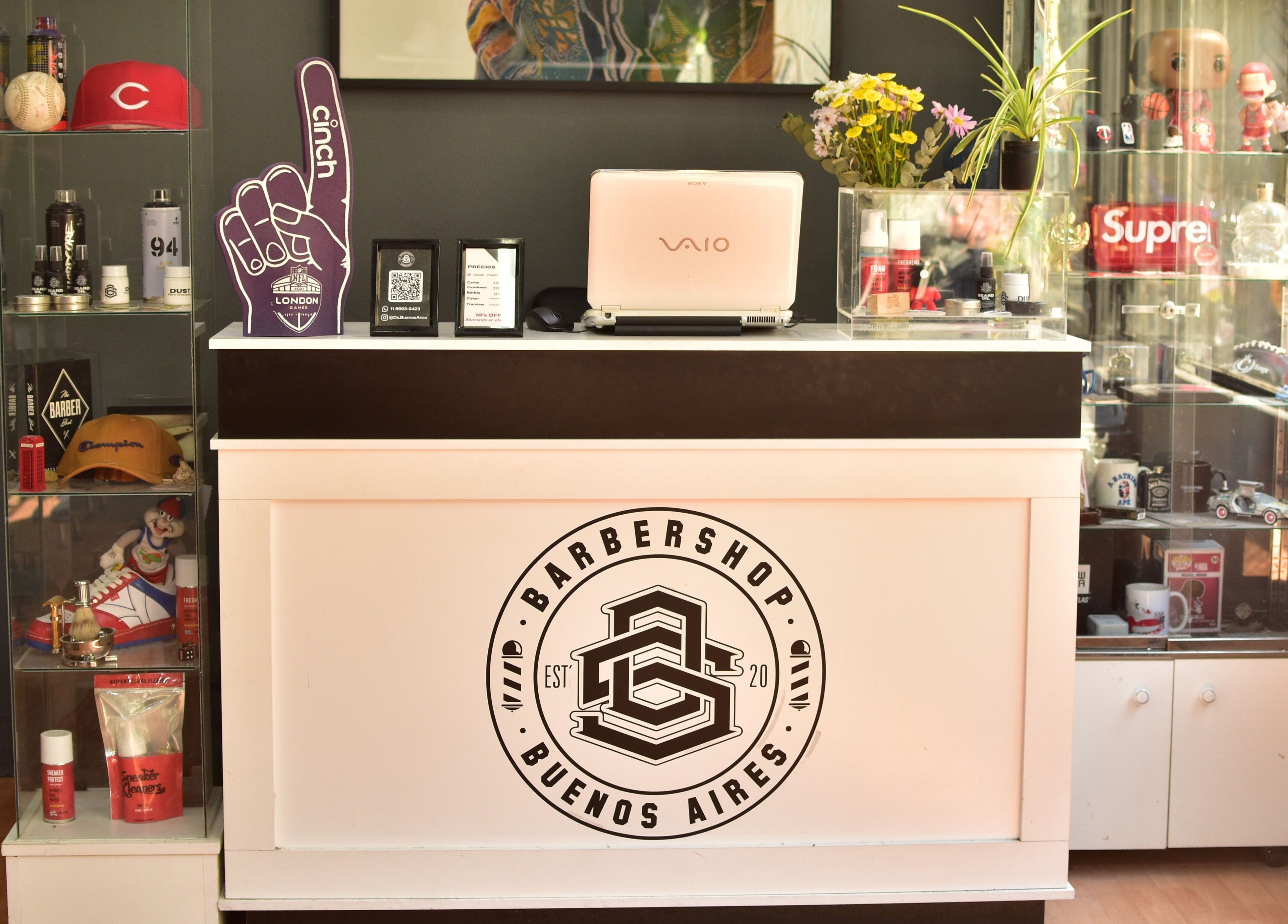 Interior de DS Barbershop en Buenos Aires, Ciudad Autónoma De Buenos Aires, AR con decoraciones modernas.