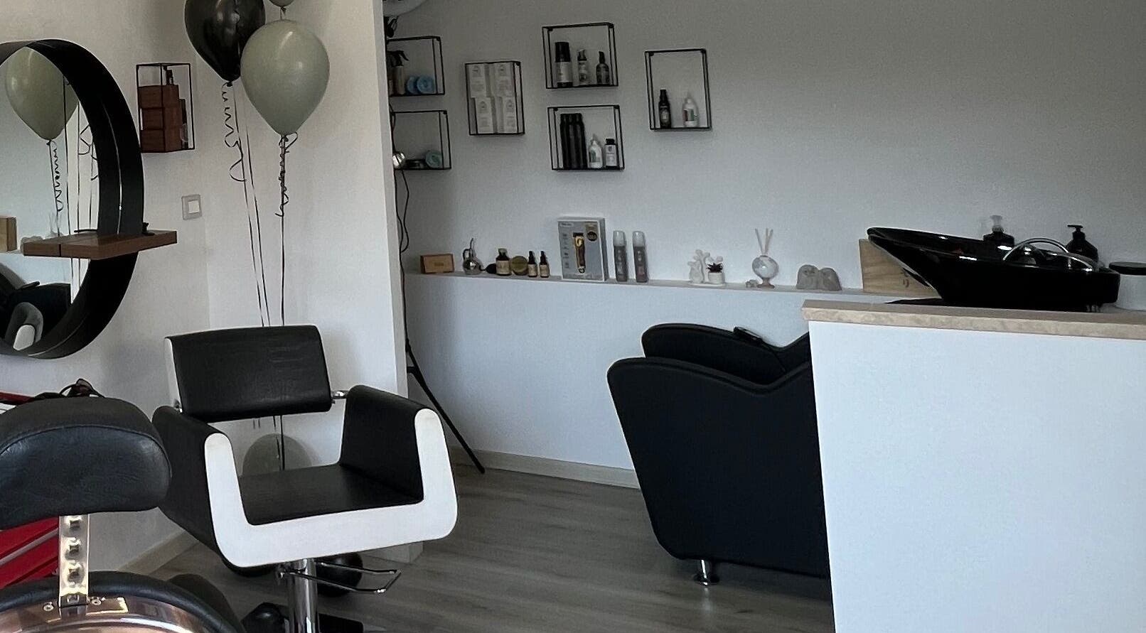 Interno elegante di Hair Evolution di Giorgio Finelli a Villa Zaccheo-petriccione, Abruzzo, IT.